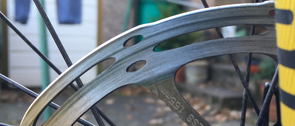 Plaquettes et disque de frein usés à remplacer